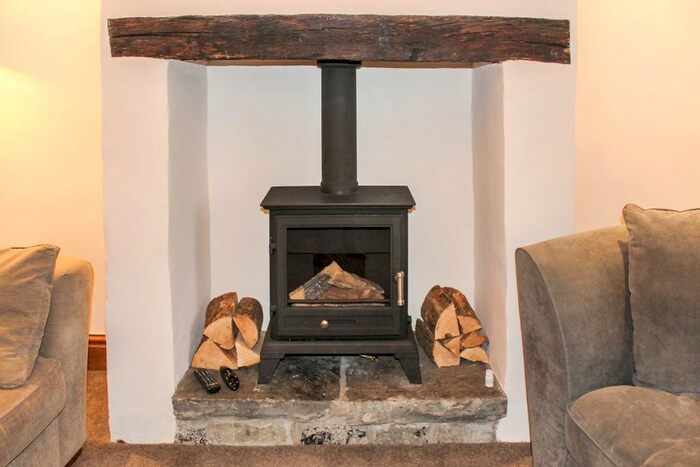 2 Bedroom Cottage To Rent In Market Place, Edenfield, Ramsbottom, Bury, BL0