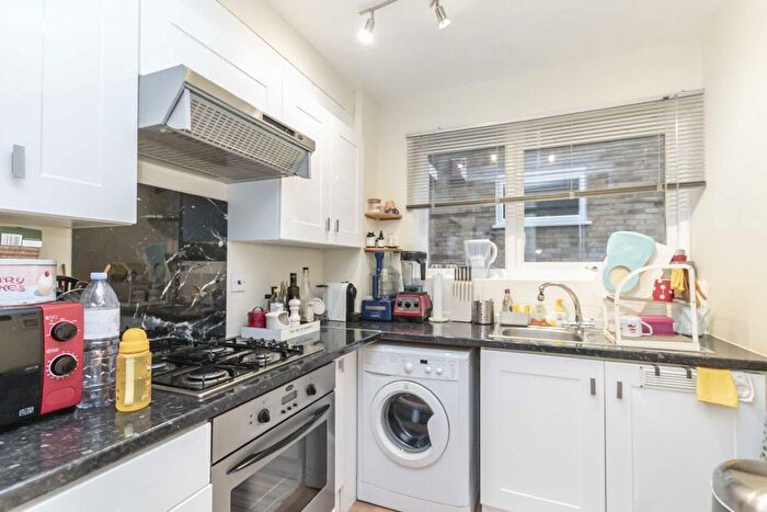 2 Bedroom Flat To Rent In Albert Drive, Southfields, SW19