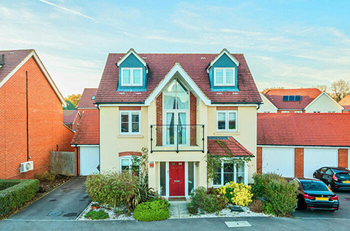 4 Bedroom Detached House For Sale In Hawthorn Crescent, Woodley, Reading, Berkshire, RG5