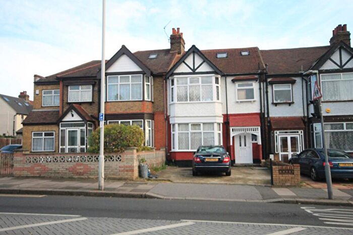 4 Bedroom Terraced House To Rent In The Drive, Ilford, Essex, IG1