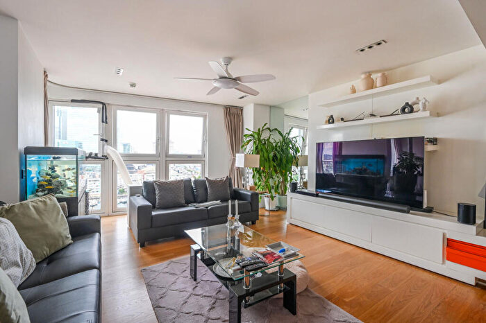 2 Bedroom Flat For Sale In New Providence Wharf, Canary Wharf, London, E14