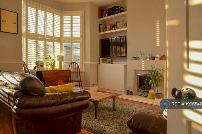 1 Bedroom Flat To Rent In Vestry Road, London, SE5