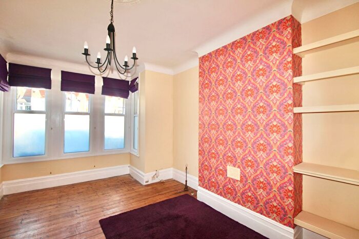 1 Bedroom Flat To Rent In Palmerston Crescent, London, N13