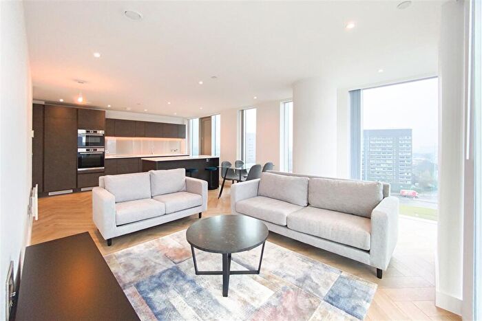 2 Bedroom Apartment To Rent In Elizabeth Tower, Crown Street, M15