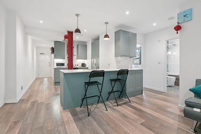 2 Bedroom Flat For Sale In Elm Grove, London, SW19