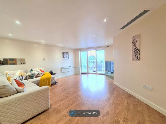 2 Bedroom Flat To Rent In Sovereigreen Point, Salford, M50