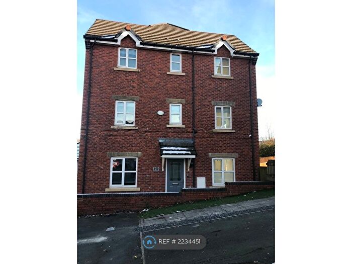 4 Bedroom Semi-Detached House To Rent In Sweet Briar Close, Clayton Le Moors, Accrington, BB5