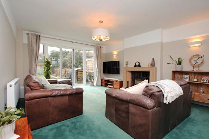 4 Bedroom Detached House For Sale In Blandford Avenue, Kettering, Northamptonshire, NN16