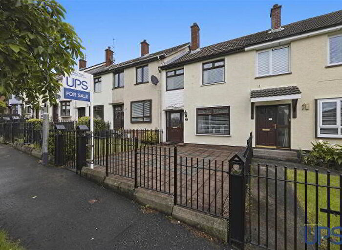3 Bedroom Mid Terraced House For Sale In Creeslough Gardens, Belfast, BT11