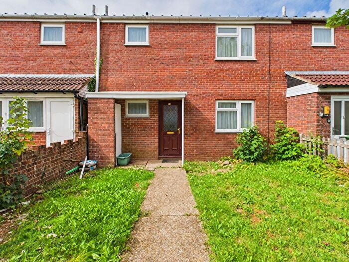 3 Bedroom Terraced House For Sale In Schubert Road, Brighton Hill, Basingstoke, RG22