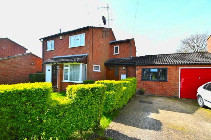 3 Bedroom Semi-Detached House For Sale In Rixon Close, George Green, Berkshire, SL3