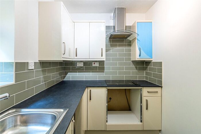 2 Bedroom Flat For Sale In De La Warre Court, St Annes Park, Bristol, BS4