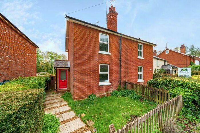3 Bedroom Semi-Detached House For Sale In Barley Hill, Dunbridge, Romsey, SO51