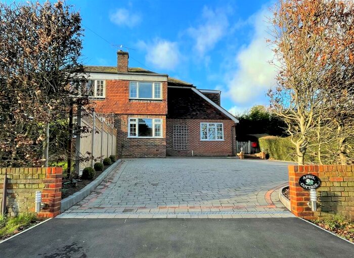 4 Bedroom Semi-Detached House To Rent In Outwood Lane, Kingswood, KT20