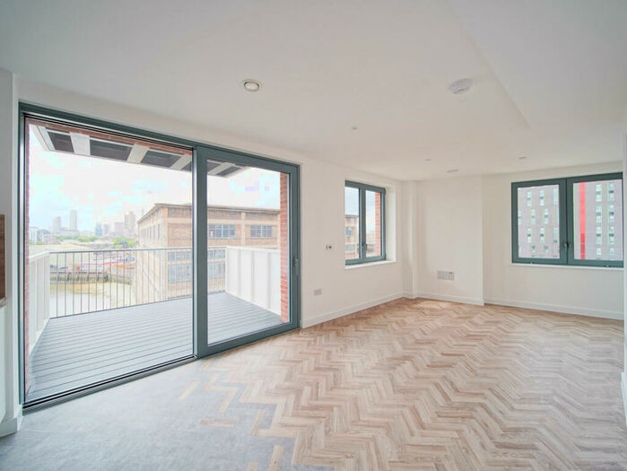 Studio To Rent In Three Waters, Bow, London, E3