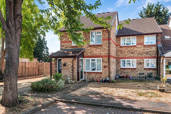 1 Bedroom Retirement Property For Sale In Riverside Court, North Chingford, E4