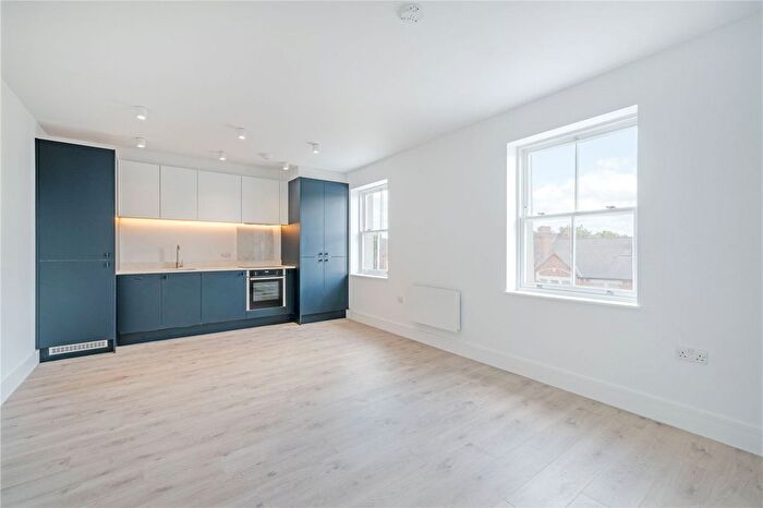 2 Bedroom Flat To Rent In Mitcham Lane, London, SW16