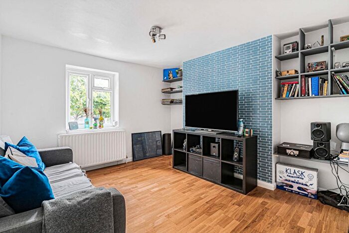 1 Bedroom Flat For Sale In Warner Road, London, SE5