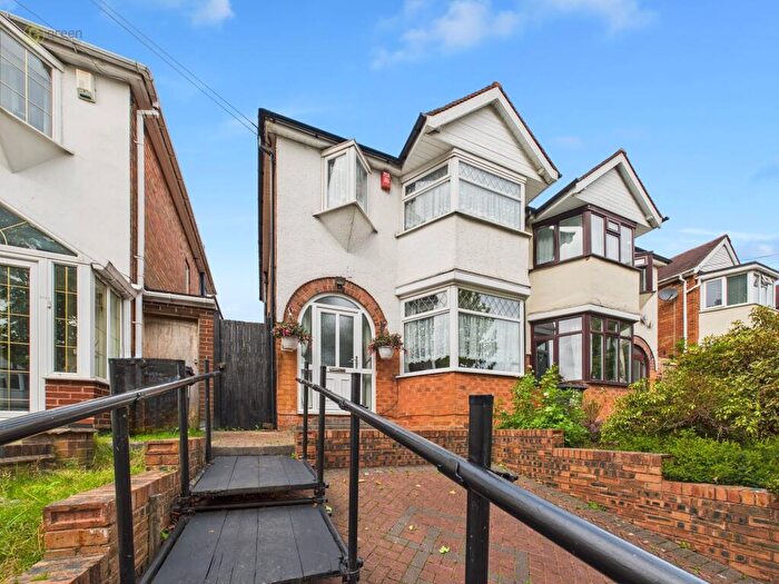 3 Bedroom Semi Detached House For Sale In Anstey Road, Birmingham, B44