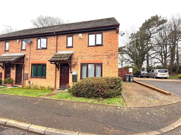 3 Bedroom End Of Terrace House For Sale In The Wickets, Old Bedford Road Area, Luton, Bedfordshire, LU2