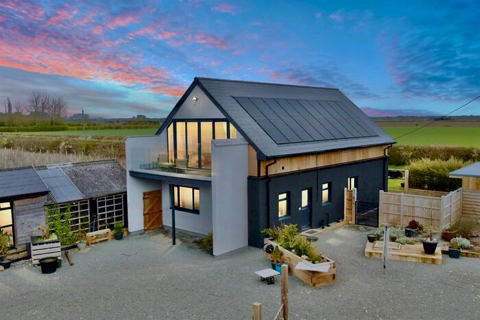 4 Bedroom Detached House For Sale In Digby Road, Rowston, Lincoln, LN4