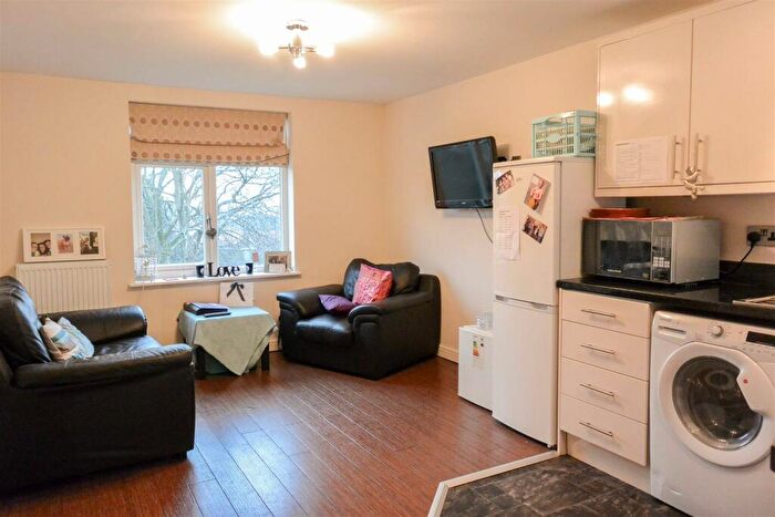 1 Bedroom Apartment To Rent In Ash Grove, LS6