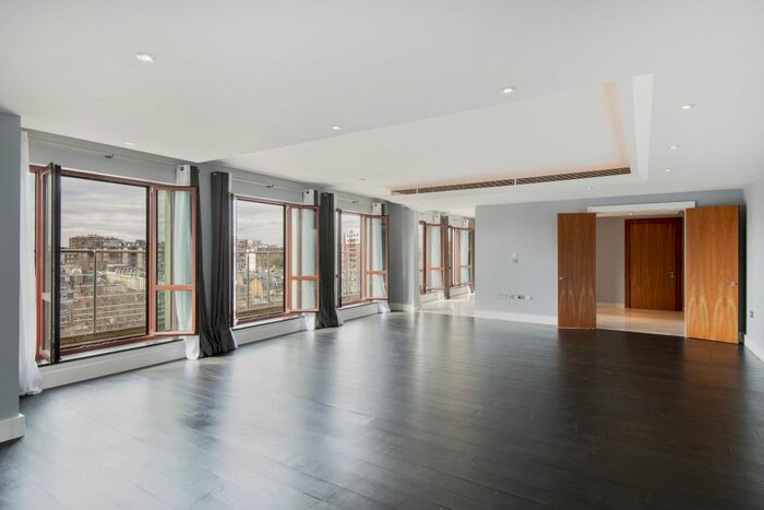 3 Bedroom Flat To Rent In Lancelot Place, SW7