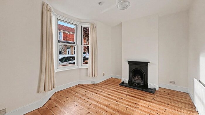 3 Bedroom Semi Detached House To Rent In Stafford Road Stapleton, Bristol, BS2