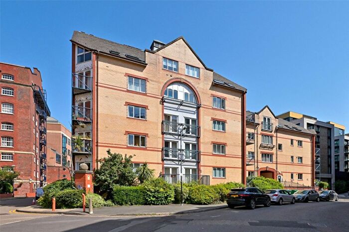 2 Bedroom Flat To Rent In Jessop Court, Ferry Street, Bristol, Somerset, BS1