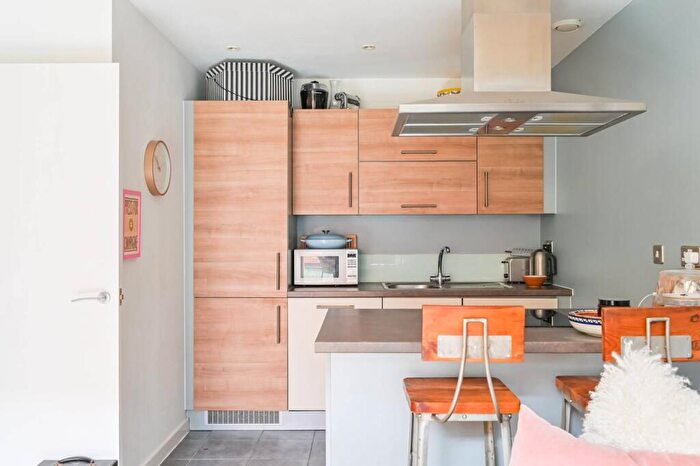 1 Bedroom Flat To Rent In Mostyn Grove, Bow, London, E3