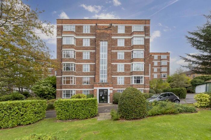 2 Bedroom Flat To Rent In Colney Hatch Lane, London, N10