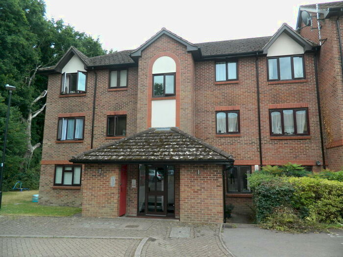 1 Bedroom Ground Flat To Rent In Littlebrook Avenue, Slough, Berkshire, SL2