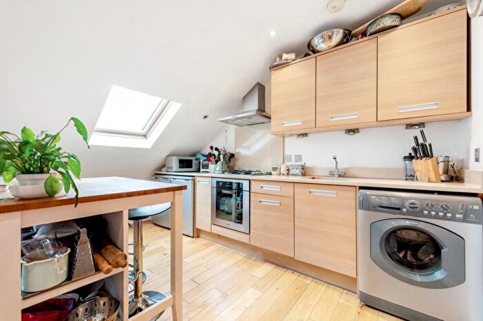 2 Bedroom Flat To Rent In Trent Road, London, SW2
