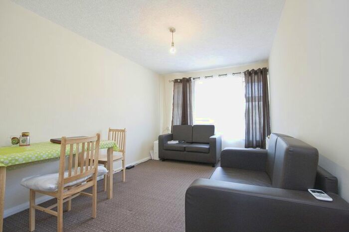 1 Bedroom Flat To Rent In Wood Street, Walthamstow, London, E17