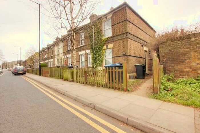 2 Bedroom House To Rent In Lincoln Road, Enfield, EN1
