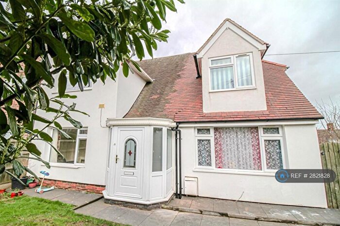 5 Bedroom Semi-Detached House To Rent In Hereford Road, Nottingham, NG3