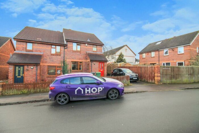 3 Bedroom Semi-Detached House To Rent In Coleridge Lane, Pudsey, Leeds, LS28