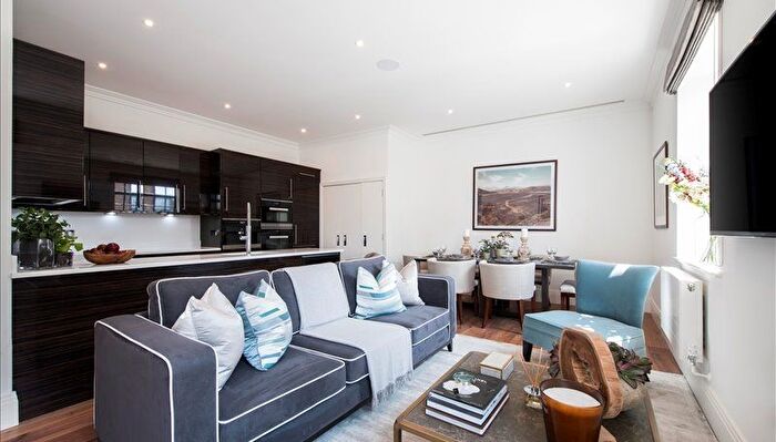 3 Bedroom Flat To Rent In Rainville Road, London, W6