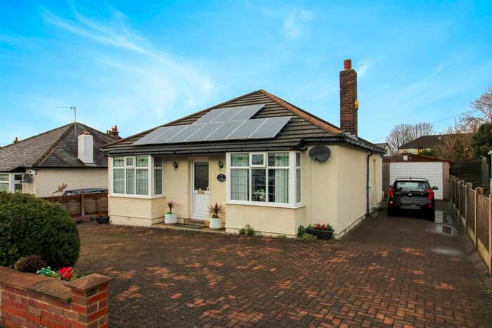 2 Bedroom Detached Bungalow To Rent In Ackworth Crescent, Yeadon, Leeds, LS19