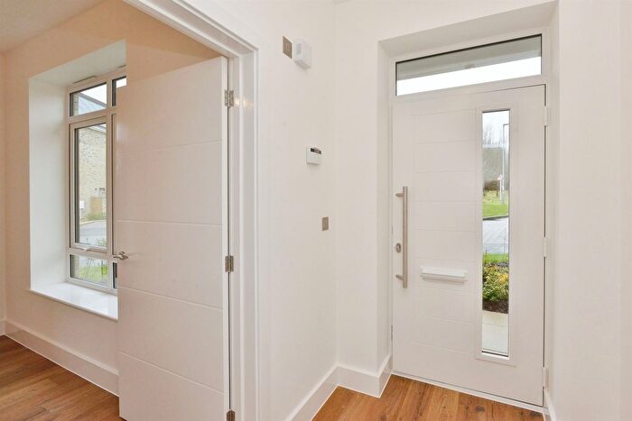 3 Bedroom End Of Terrace House For Sale In Holden Avenue, Oxley Park, Milton Keynes, MK4