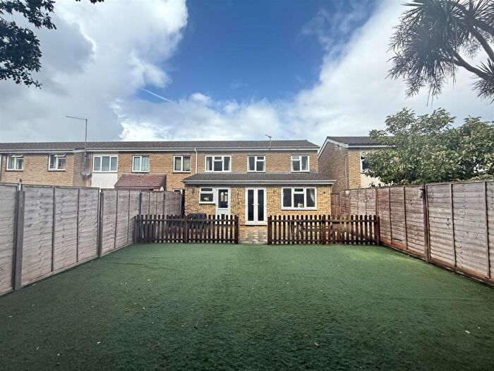 3 Bedroom End Of Terrace House For Sale In Triumph Close, Fareham, Hampshire, PO15