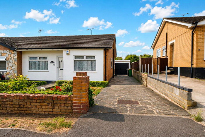 3 Bedroom Semi-Detached Bungalow For Sale In Uplands Road, Hockley, SS5