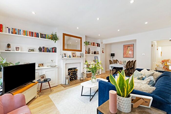 2 Bedroom Flat For Sale In Crookham Road, Fulham, London, SW6