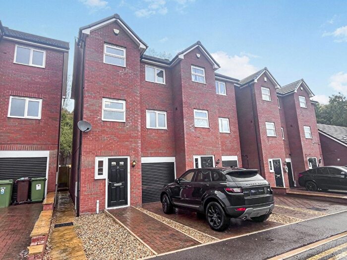 3 Bedroom Town House To Rent In Marlborough Place, Bilston, WV14