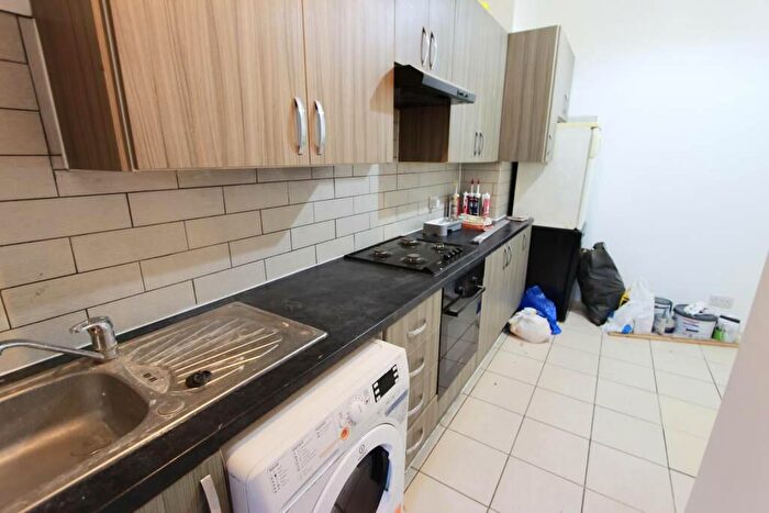 2 Bedroom Apartment To Rent In Cockfosters Road, Barnet, EN4