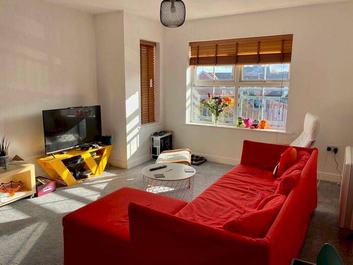 2 Bedroom Flat To Rent In Riverside Drive, Lincoln, LN5