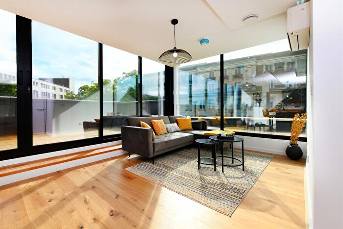 2 Bedroom Penthouse For Sale In Cathedral View, Chelmsford, CM1