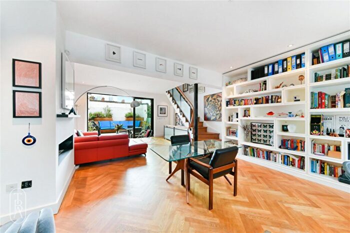 3 Bedroom Terraced House For Sale In Fournier Street, London, E1