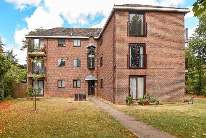 2 Bedroom Flat To Rent In Dorchester Court, Oxford, OX2