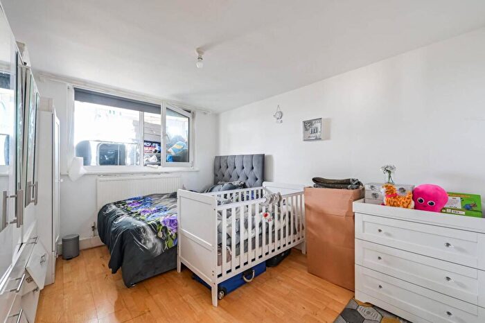 1 Bedroom Flat For Sale In Finsbury House, Bounds Green, London, N22